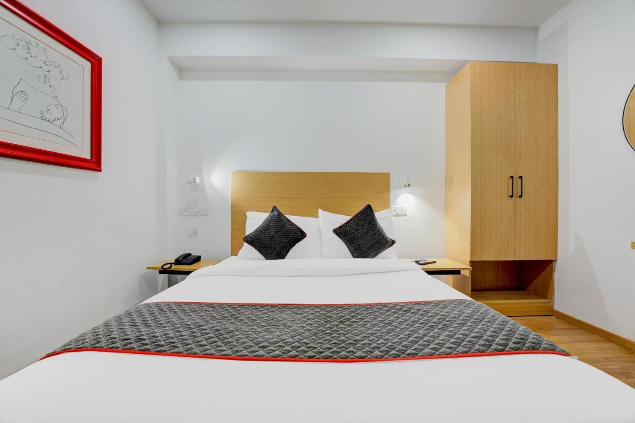 Oyo Townhouse 74871 Thoraipakkam Hotel Ченай Екстериор снимка