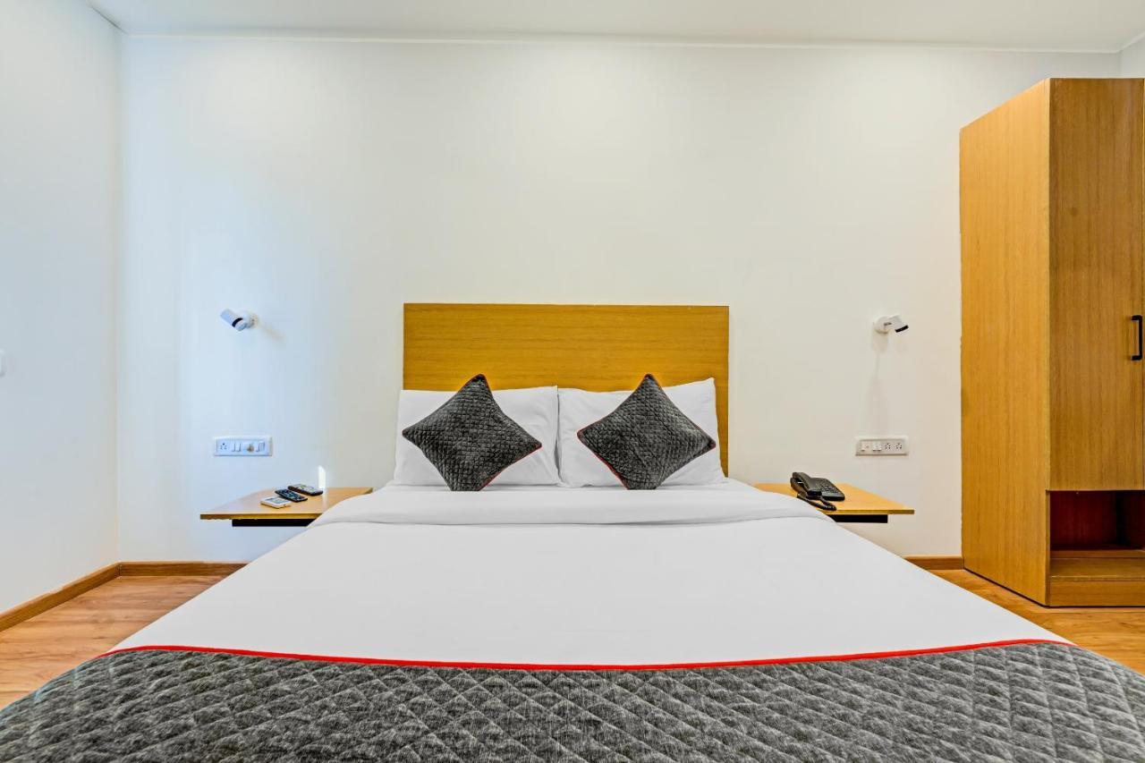 Oyo Townhouse 74871 Thoraipakkam Hotel Ченай Екстериор снимка