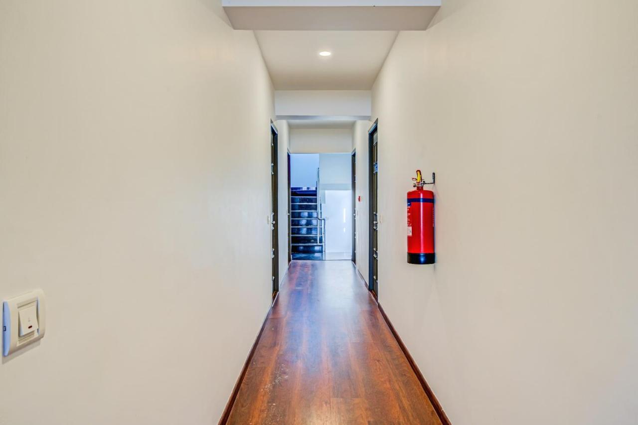 Oyo Townhouse 74871 Thoraipakkam Hotel Ченай Екстериор снимка