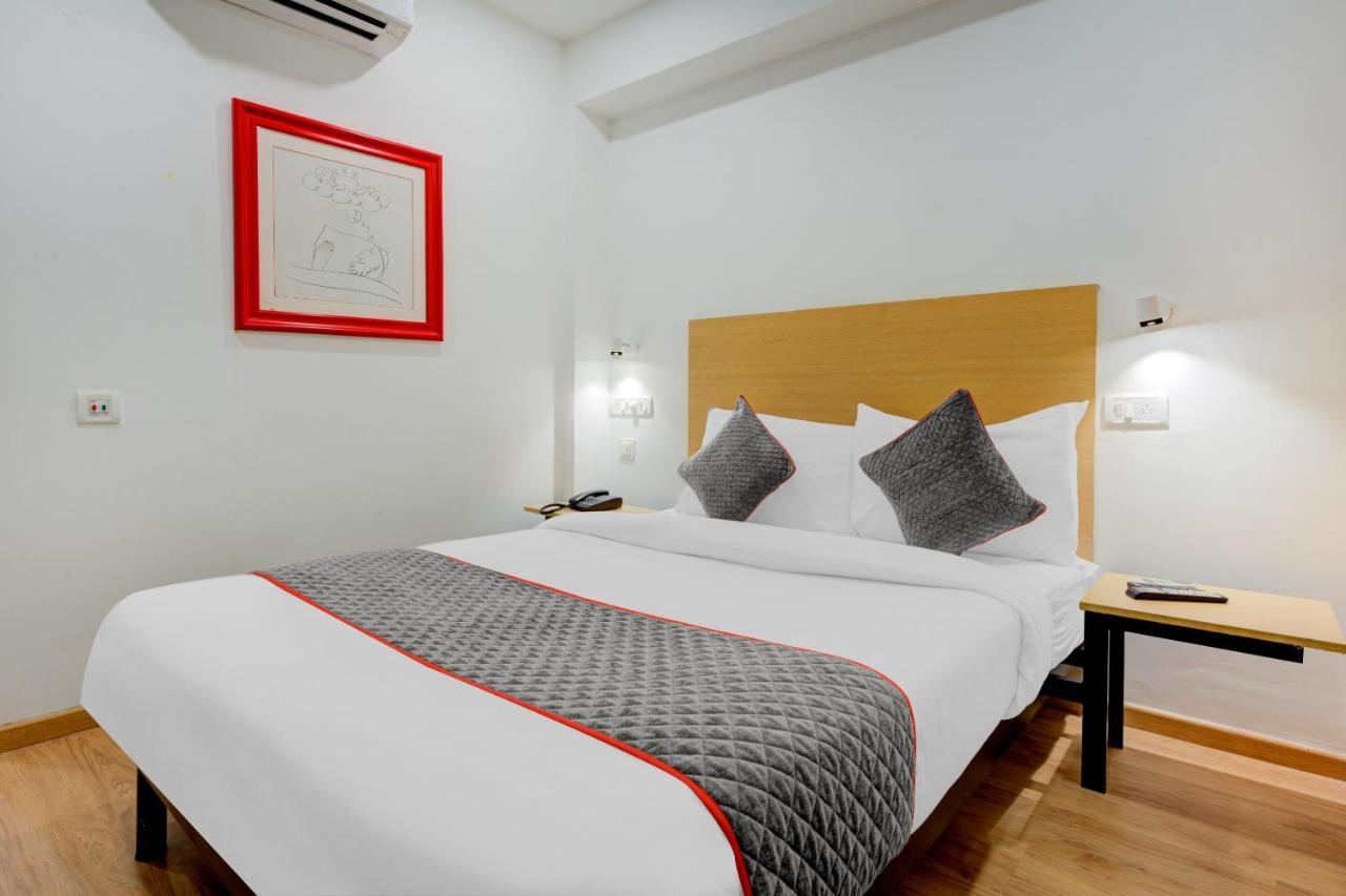 Oyo Townhouse 74871 Thoraipakkam Hotel Ченай Екстериор снимка