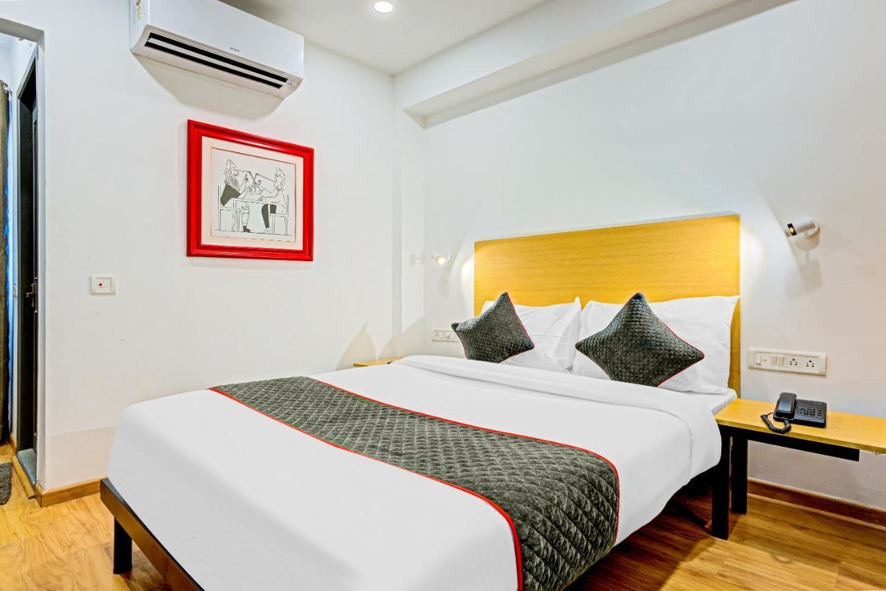 Oyo Townhouse 74871 Thoraipakkam Hotel Ченай Екстериор снимка