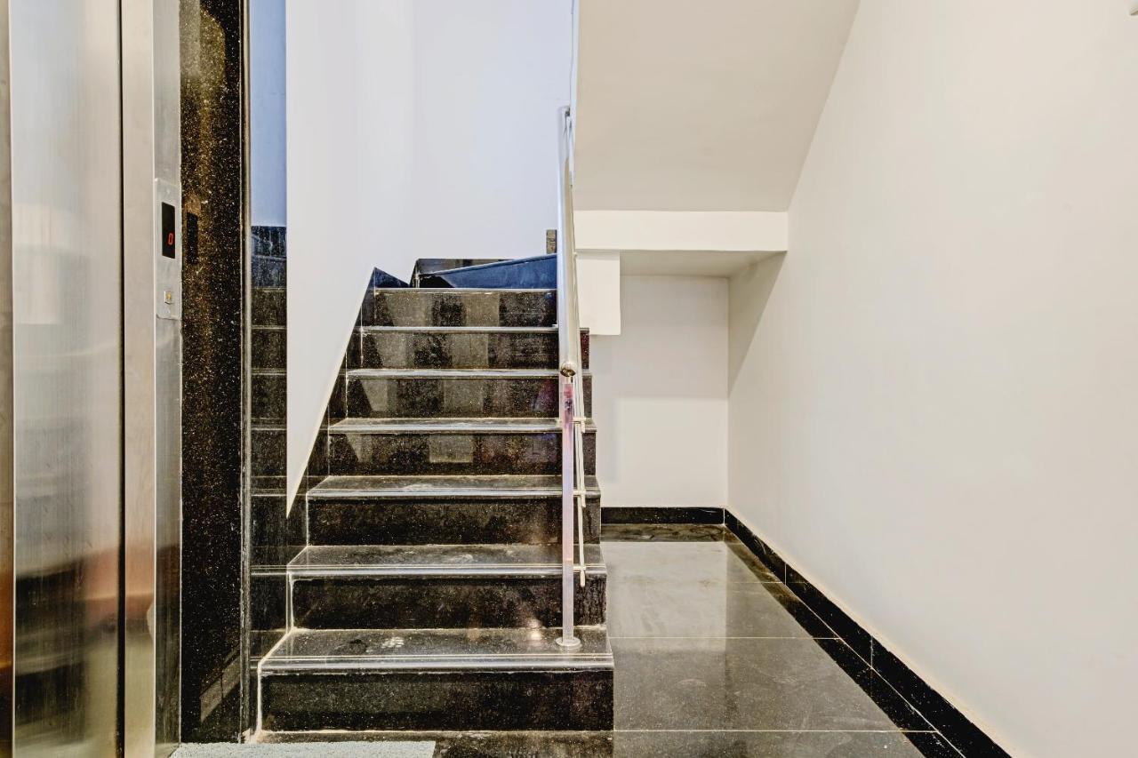 Oyo Townhouse 74871 Thoraipakkam Hotel Ченай Екстериор снимка